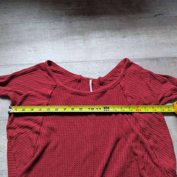 Free People Sweater Sz S Adult Red Burgundy Pullover Long Stretch Modern Womens - Picture 3 of 5
